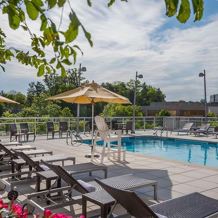 Отель Courtyard By Marriott Bethesda Chevy Chase Экстерьер фото