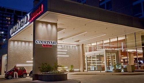 Отель Courtyard By Marriott Bethesda Chevy Chase Экстерьер фото