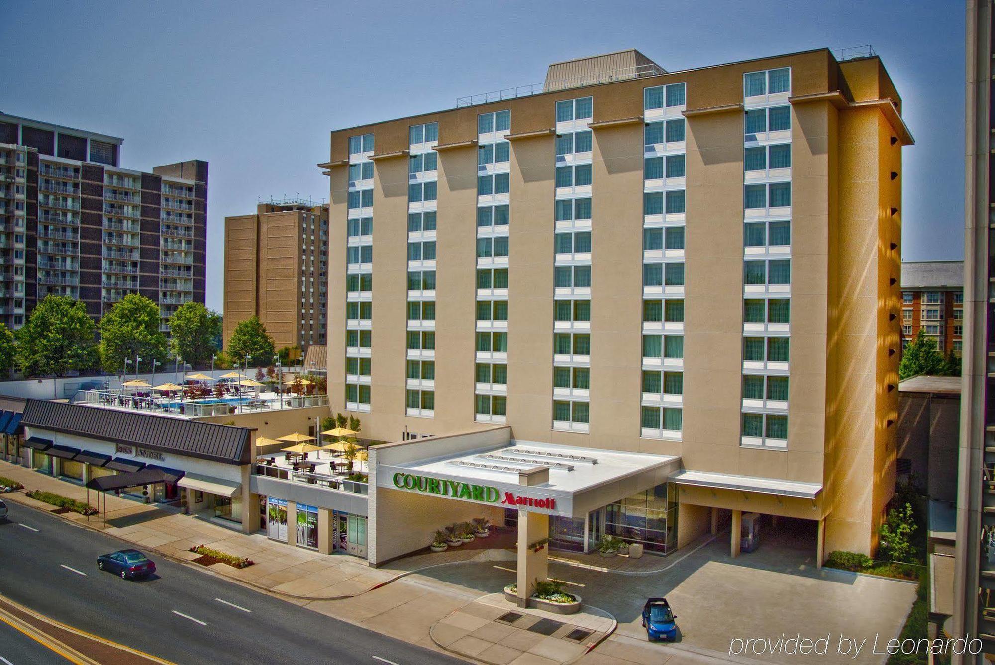 Отель Courtyard By Marriott Bethesda Chevy Chase Экстерьер фото