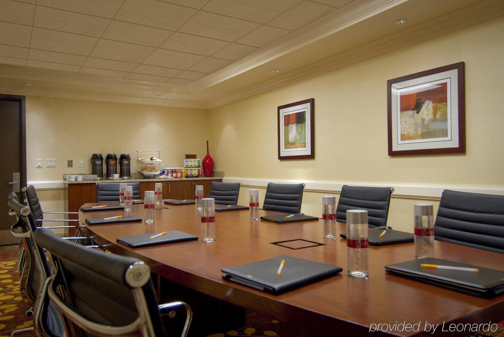 Отель Courtyard By Marriott Bethesda Chevy Chase Экстерьер фото